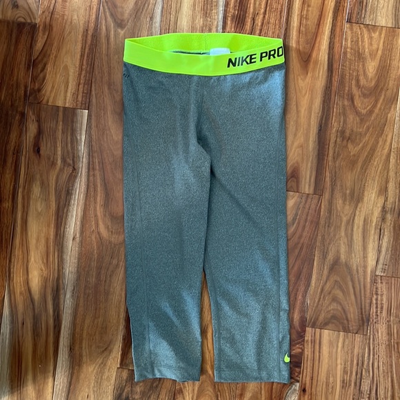 Nike Pro dry fit mid-rise jogging capris. - Picture 2 of 3